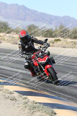 media/Dec-04-2025-Racers Edge (Thu) [[5ebc9f124d]]/3-B Group/3-Session 2 (Turn 7 Inside)/